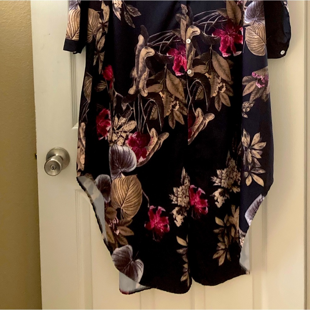 Shirt-Styled Lounger in Tropical Floral Print - Picture 7 of 8
